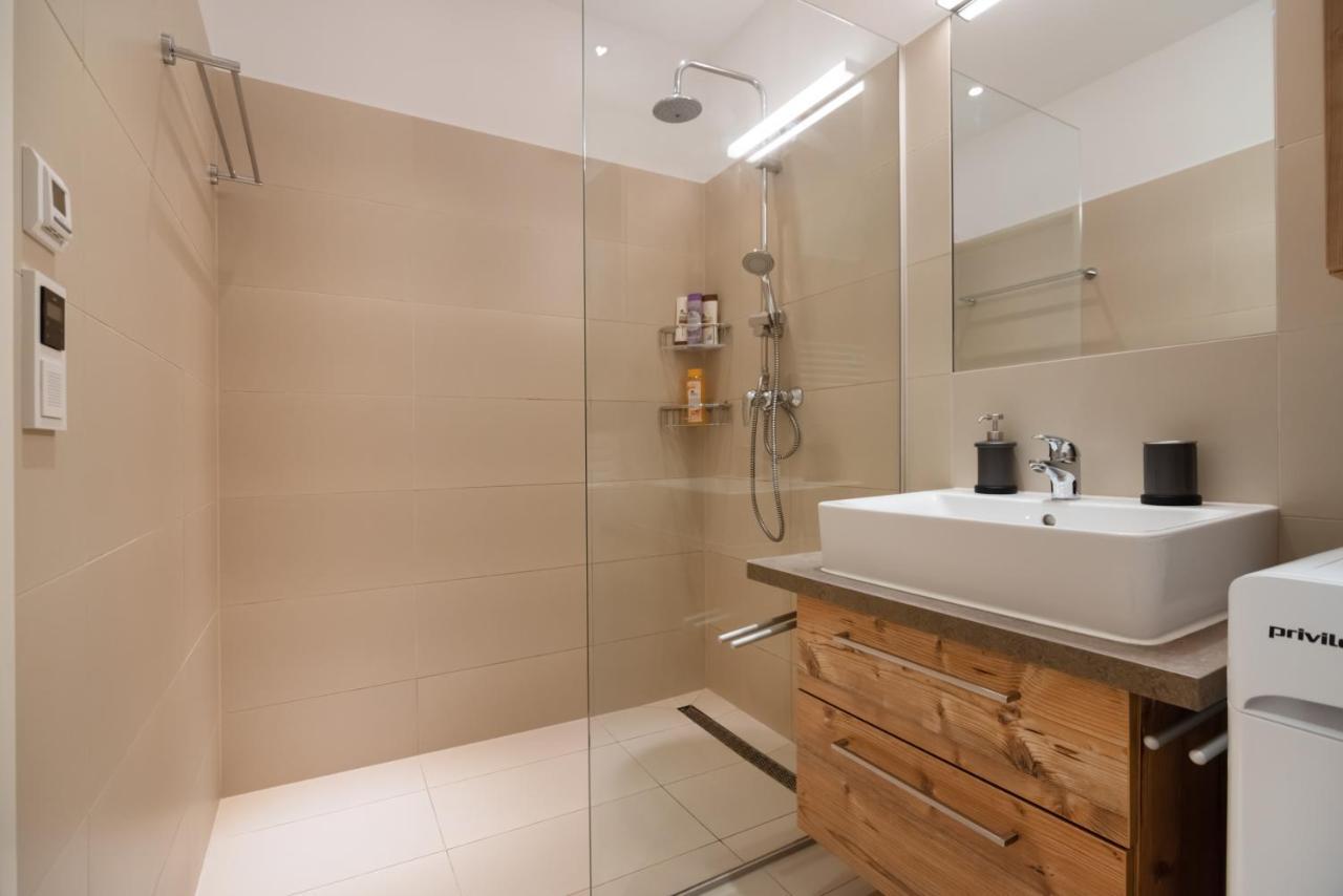 Absolute Ruhelage Im Zentrum Mit Parkplatz Apartment Wina Bagian luar foto